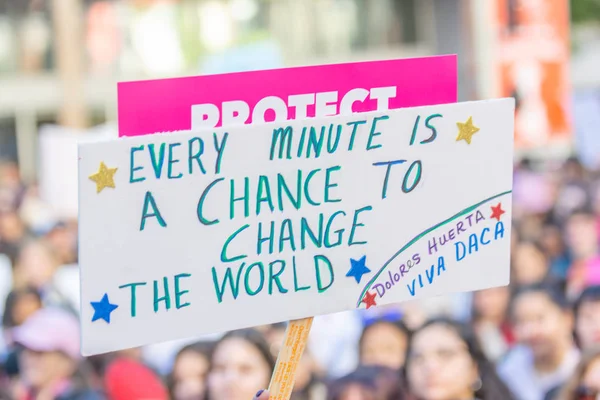 ロサンゼルス アメリカ 2019年1月19日 ロサンゼルスで第3回女性行進中に看板を掲げる抗議者 — ストック写真