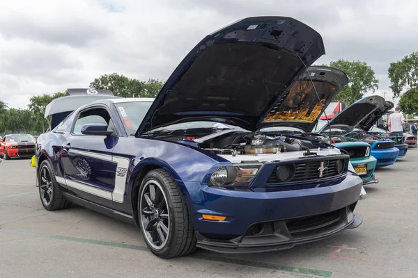 Carro muscular americano Ford Mustang exibido no evento turístico Torqued — Fotografia de Stock