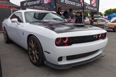 Amerikan kas araba Dodge Challenger Torqued tur e sergilenen