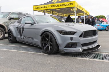 Amerikan kas araba Ford Mustang Torqued tur sergilenen