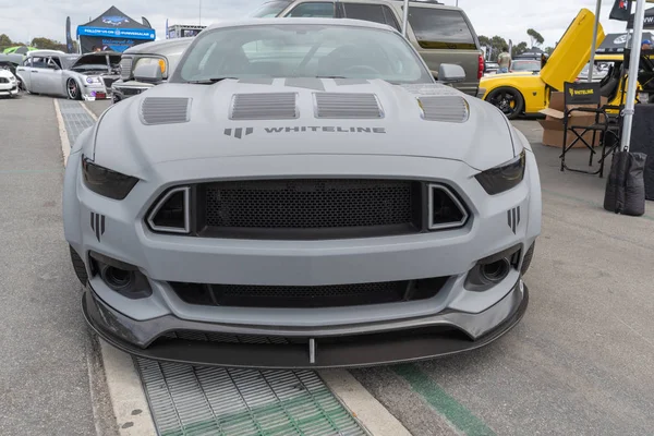 Carro muscular americano Ford Mustang exibido na turnê Torqued — Fotografia de Stock