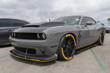 Amerikan kas araba Dodge Challenger Torqued tur sergilenen