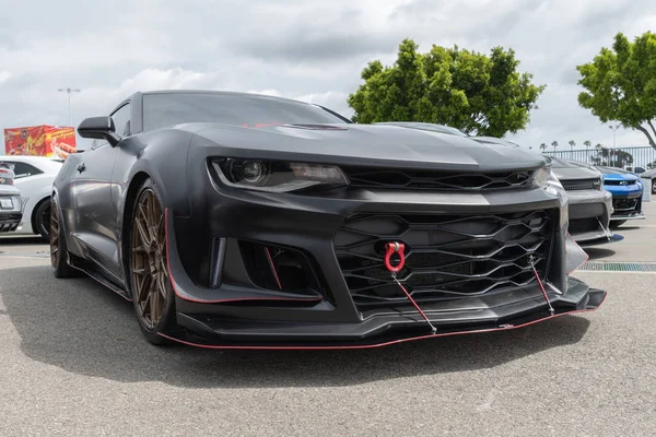 Carro muscular americano Chevrolet Camaro exibido na turnê Torqued — Fotografia de Stock