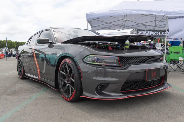 Carrinho muscular americano Dodge Charger exibido na turnê Torqued — Fotografia de Stock