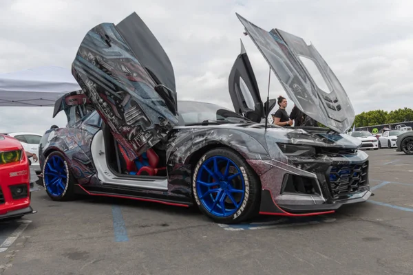 Carro muscular americano Chevrolet Camaro exibido na turnê Torqued — Fotografia de Stock