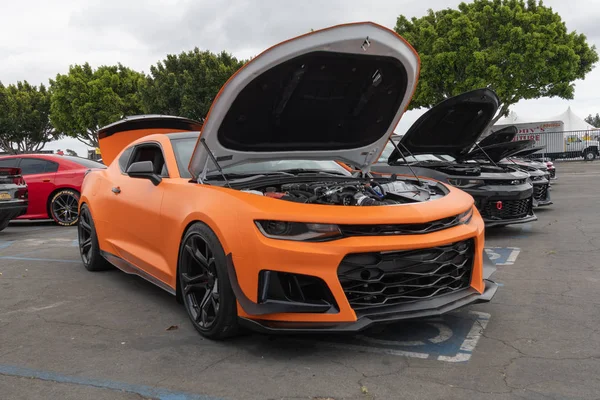 Carro muscular americano Chevrolet Camaro exibido na turnê Torqued — Fotografia de Stock