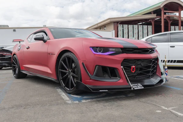 Carro muscular americano Chevrolet Camaro exibido na turnê Torqued — Fotografia de Stock