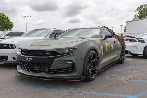 Carro muscular americano Chevrolet Camaro exibido na turnê Torqued — Fotografia de Stock