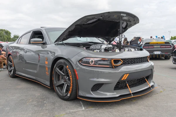 Carrinho muscular americano Dodge Charger exibido na turnê Torqued — Fotografia de Stock