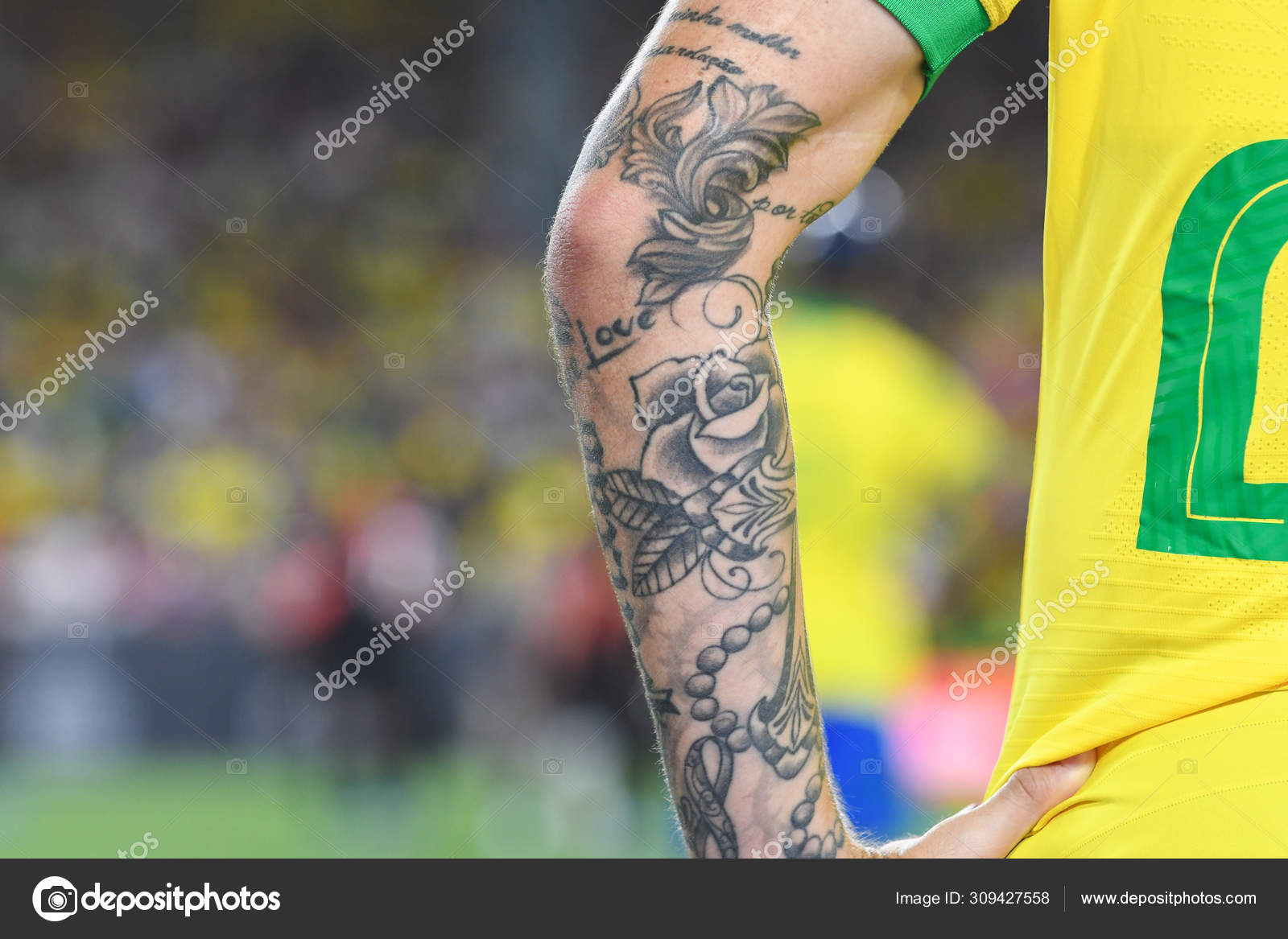 Tattooed arm of player Philippe Coutinho – Stock Editorial Photo ©  bettorodrigues #309427558