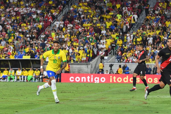 Brasilianischer Fußballer Neymar jr, während eines internationalen Freundschaftsspiels — Stockfoto