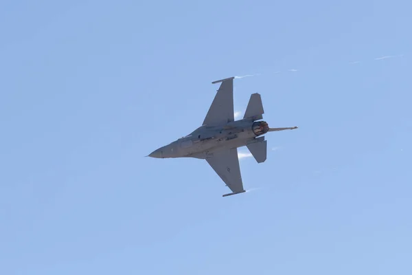F-16 Viper durante el Espectáculo Aéreo de Miramar — Foto de Stock