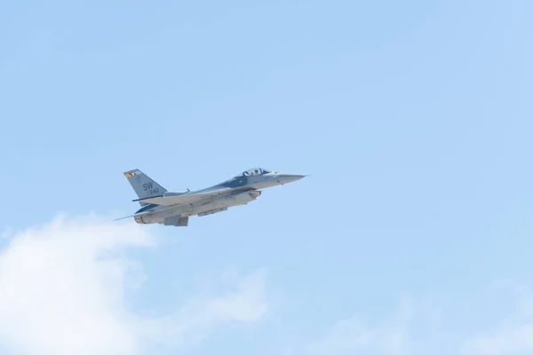 Usaf F-16 Viper Demo under Miramar Air Show — Stockfoto