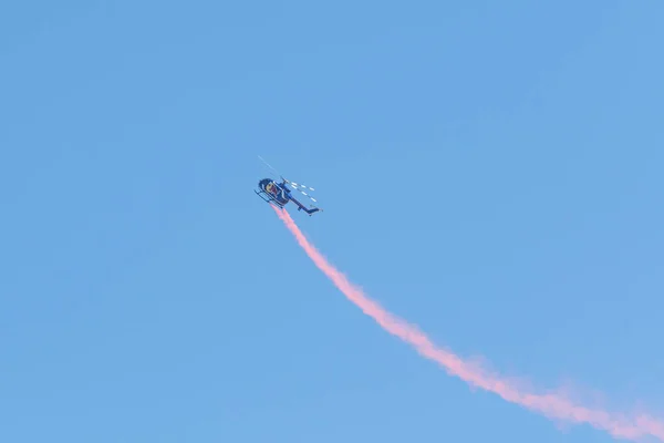 Helikopter akrobatyczny Red Bull podczas Miramar Air Show — Zdjęcie stockowe