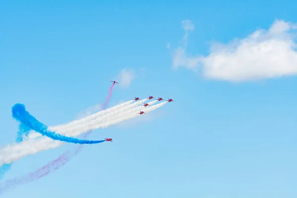 Het Royal Air Force Aerobatic Team Arrows tijdens de Miramar Air — Stockfoto