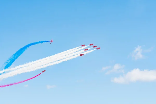 Het Royal Air Force Aerobatic Team Arrows tijdens de Miramar Air — Stockfoto