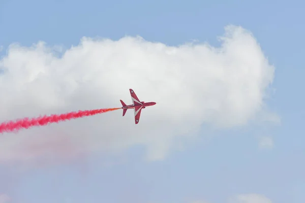 Die Pfeile des Kunstflugteams der Royal Air Force während der Miramar-Luft — Stockfoto