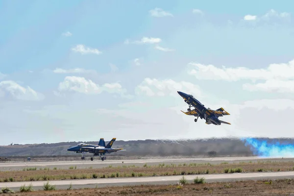 U.S. Navy Blue Angels durante el Espectáculo Aéreo de Miramar — Foto de Stock