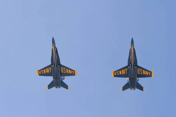 US Navy Blue Angels under Miramar Air Show — Stockfoto