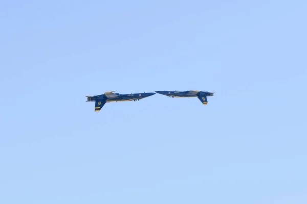 US Navy Blue Angels under Miramar Air Show — Stockfoto