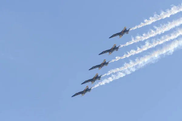 U.S. Navy Blue Angels tijdens de Miramar Air Show — Stockfoto