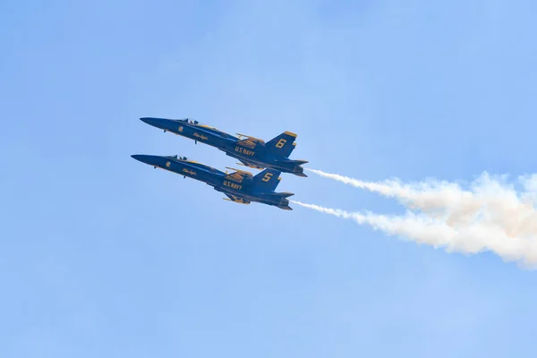 US Navy Blue Angels under Miramar Air Show — Stockfoto