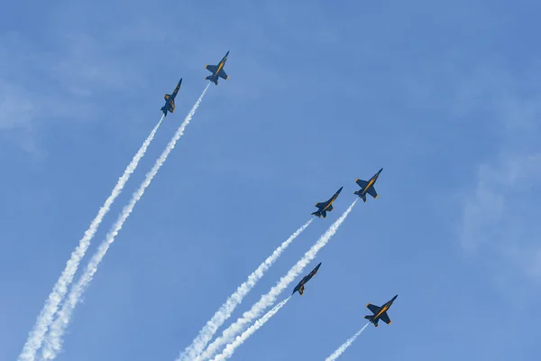 Блакитні ангели ВМС США під час авіашоу в Мірамарі. — стокове фото