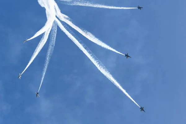 US Navy Blue Angels under Miramar Air Show — Stockfoto