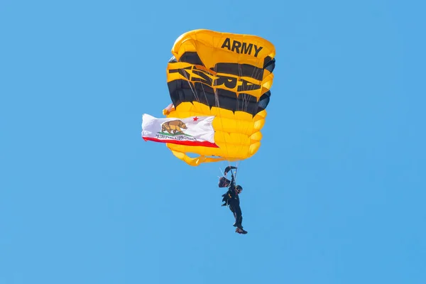 Golden Knights Army parachute team during the Miramar Air Show — Stock Photo, Image