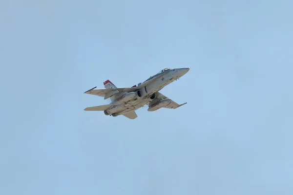 F18 Darázsvörös ördögök a Miramar Air Show alatt — Stock Fotó