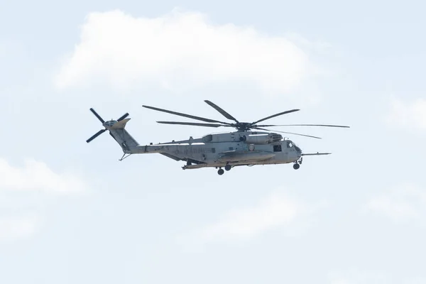 Mh-60k Sikorsky Miramar Hava Sho sırasında Kara Şahin Helikopteri — Stok fotoğraf