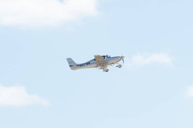 Miramar Hava Gösterisi sırasında Cirrus Sr22