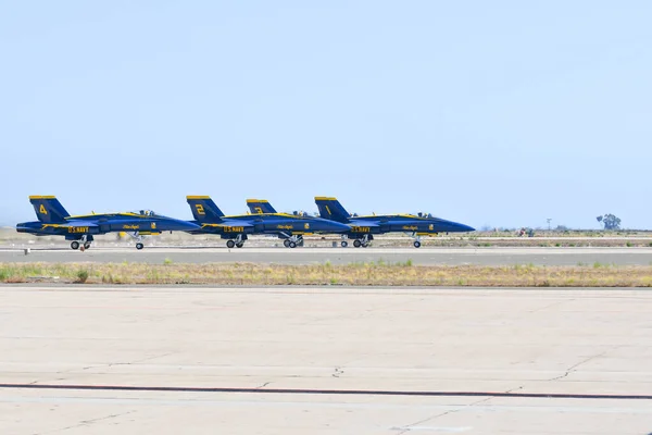 U.S. Navy Blue Angels durante o Miramar Air Show — Fotografia de Stock