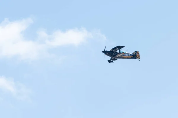 Jon Melby, Hangar 24 Muscle Bi-Plane under Miramar Air Show — Stockfoto