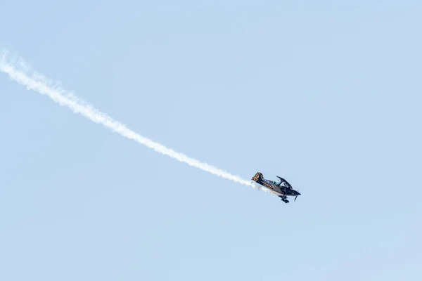 Jon Melby, Hangar 24 Muscle Bi-Plane durante el Espectáculo Aéreo de Miramar — Foto de Stock