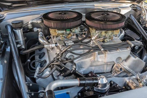 Plymouth Roadrunner engine on display during Galpin car show. — Stock Photo, Image