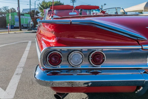 Chevrolet Impala Convertible tentoongesteld tijdens Galpin autoshow. — Stockfoto