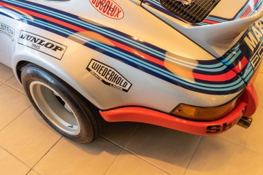 Porsche 911 Rsr Martini Galpin araba fuarı sırasında sergileniyor