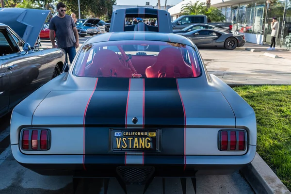 Malvado. 1965 Ford Mustang Fastback em exposição durante Galpin ca — Fotografia de Stock