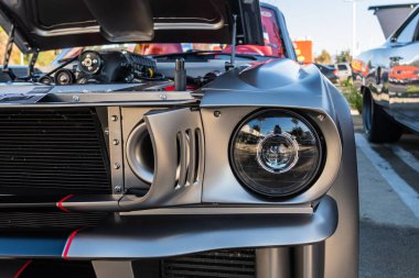 Acımasız. 1965 Ford Mustang Fastback Galpin ca sırasında sergileniyor