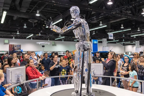 Robot Hank construido por Ford en exhibición durante Orange County Interna — Foto de Stock