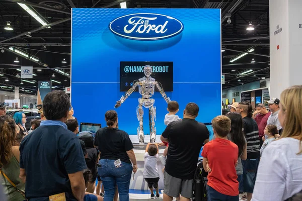 Hank robot byggd av Ford på display under Orange County Interna — Stockfoto