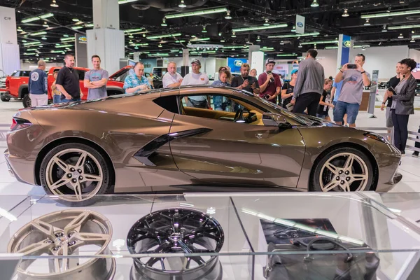 Chevrolet Corvette Stingray C8 2020 visas under Orange Cou — Stockfoto