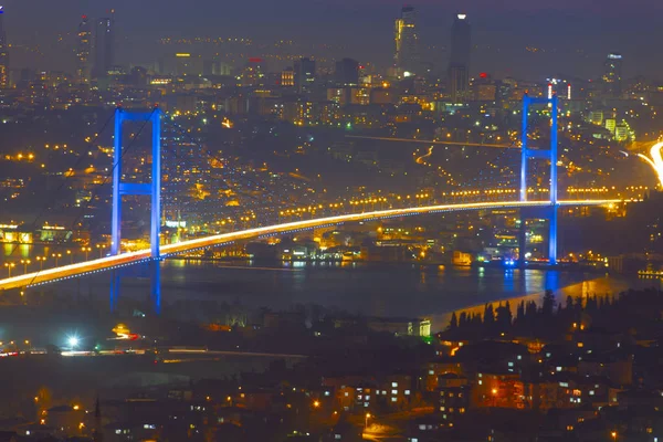 Bosporenbron Och Istanbuls Skyline — Stockfoto