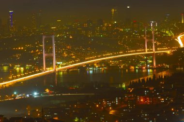 Boğaziçi Köprüsü ve Istanbul silüeti