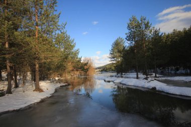 Bilecik bozcaarmut gölet ve ufuk çizgisi