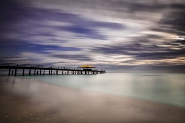 Çeşitli ünlü yerler ve uzun pozlama, günbatımı ve gündoğumu