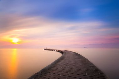 Çeşitli ünlü yerler ve uzun pozlama, günbatımı ve gündoğumu