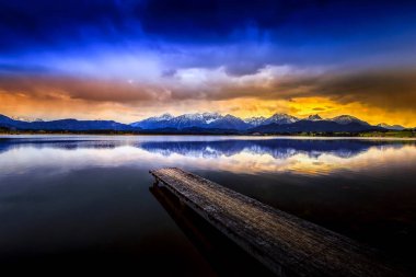 Çeşitli ünlü yerler ve uzun pozlama, günbatımı ve gündoğumu