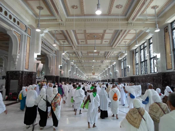 Suudi Arabistan-Mekke 20 Haziran 2019, Müslümanlar ibadet kutsal arazi içinde.